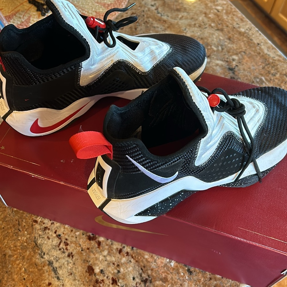 LeBron Soldier XIV size 8.5 - Picture 5 of 5